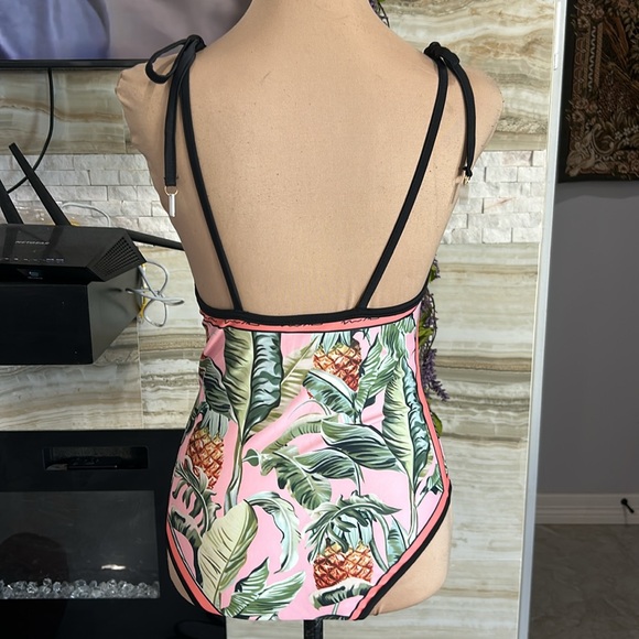 The Riley‎ Reversible One Piece Swimsuit. Size L - Picture 6 of 13